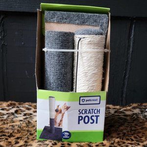 Cat scratch post.. Bran New w/ Tag!
